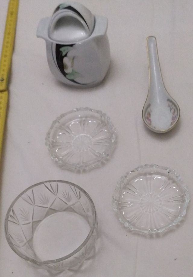 piattini di vetro e altri oggetti a €3