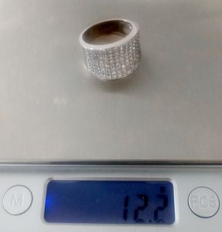 Anillo de oro con diamantes 