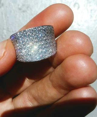 Anillo de oro con diamantes 