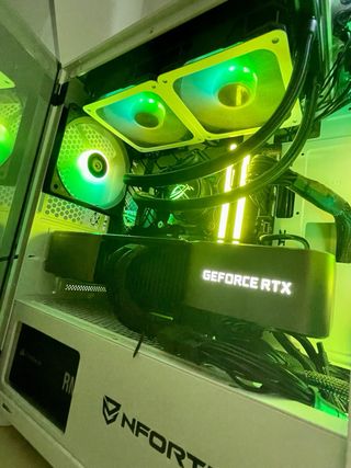 Ordenador y monitor. Consultar precio.