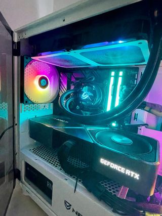 Ordenador y monitor. Consultar precio.