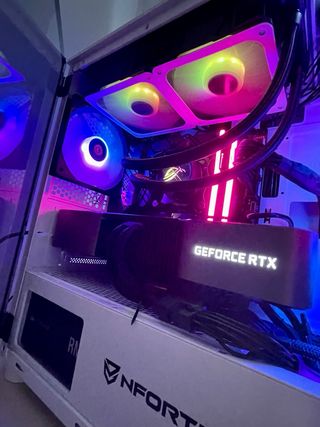 Ordenador y monitor. Consultar precio.