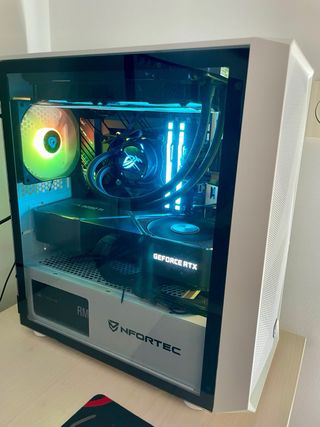 Ordenador y monitor. Consultar precio.