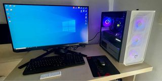 Ordenador y monitor. Consultar precio.