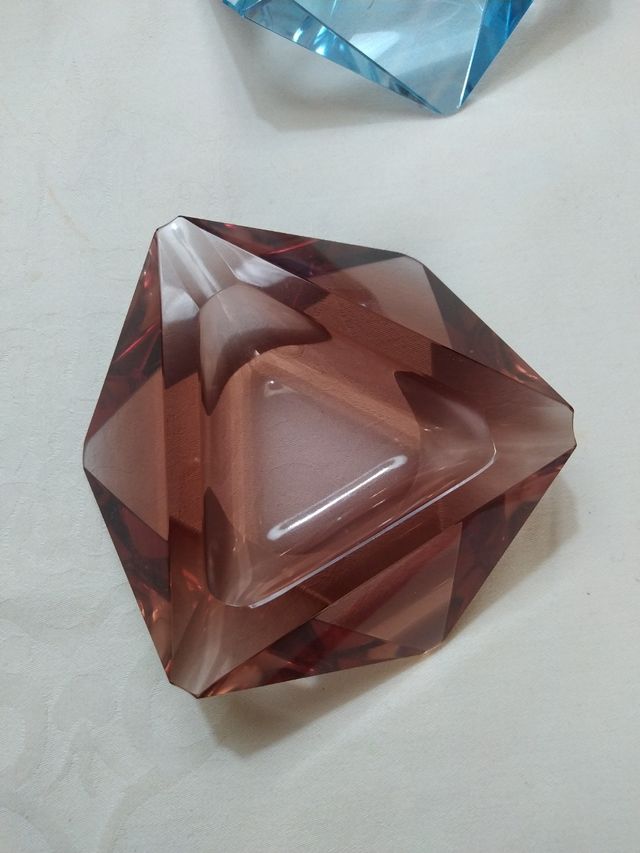 Tres ceniceros de cristal