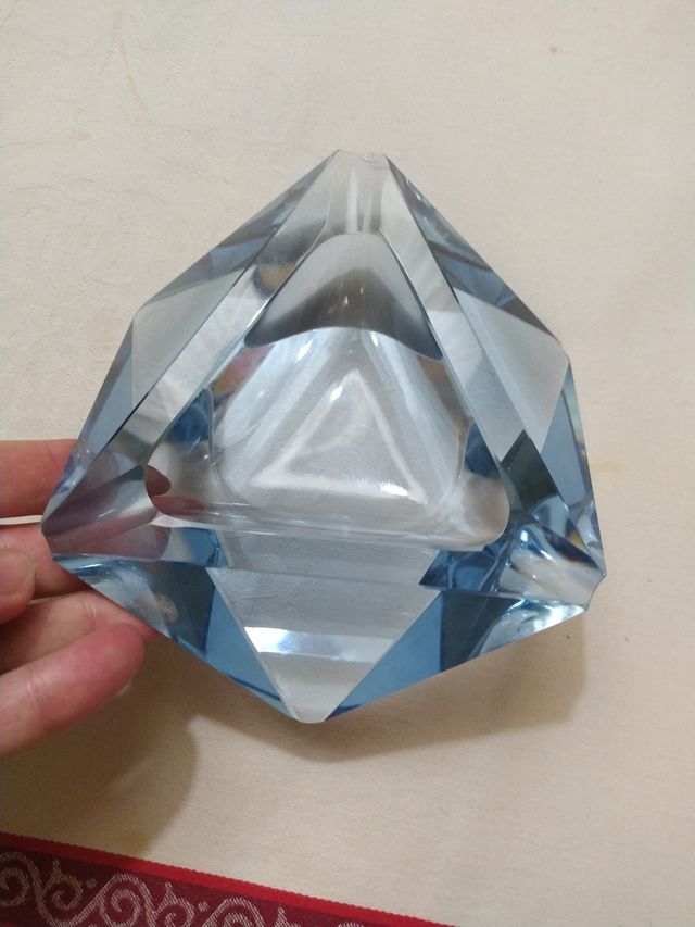 Tres ceniceros de cristal