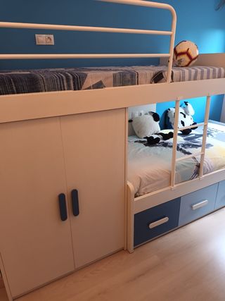 Habitación juvenil en perfecto estado.