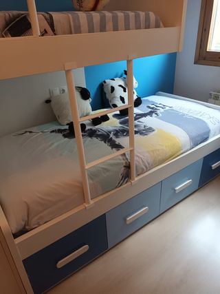 Habitación juvenil en perfecto estado.
