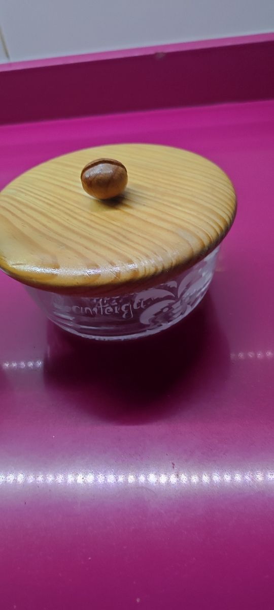 Mantequera de cristal


















