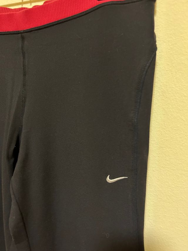 NIKE Fit Pantalón deporte ligeramente acampanado
