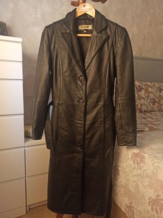 Chaqueta larga de piel con cinturón