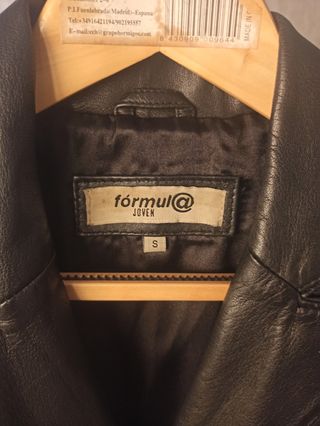 Chaqueta larga de piel con cinturón
