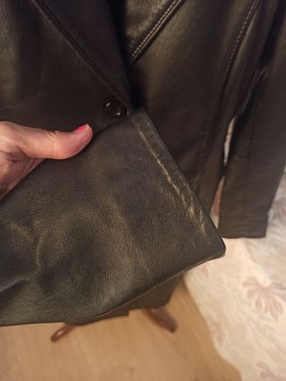 Chaqueta larga de piel con cinturón