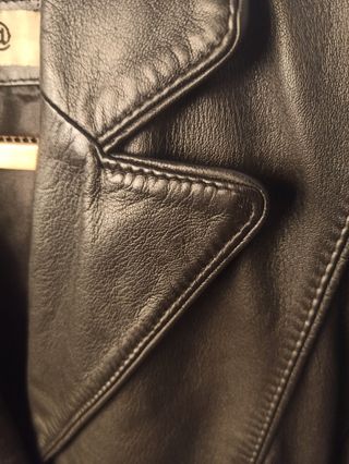 Chaqueta larga de piel con cinturón