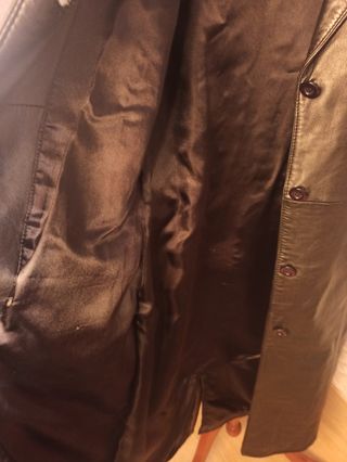 Chaqueta larga de piel con cinturón
