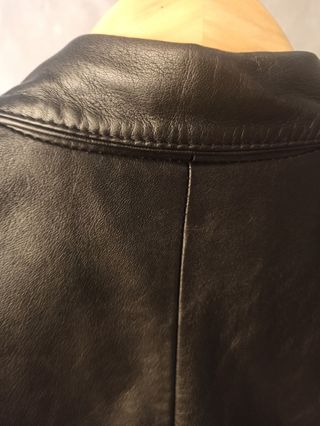 Chaqueta larga de piel con cinturón