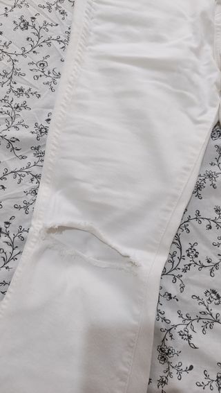 Pantalón blanco rotos H&M