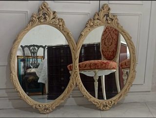 Conjunto de 2 espejo tallado de madera en blanco.