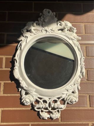 Conjunto de 2 espejo tallado de madera en blanco.