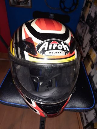Casó de moto airoh