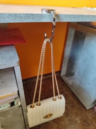 CUELGA BOLSOS