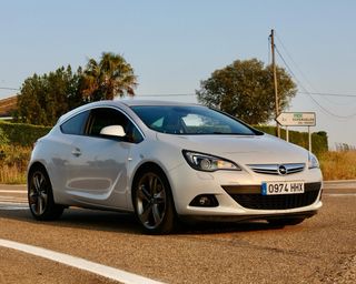 Opel Astra J GTC SPORTIVE 2012