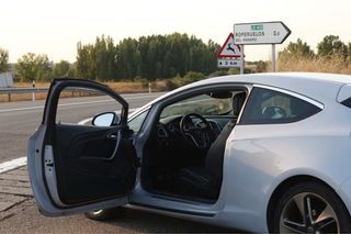 Opel Astra J GTC SPORTIVE 2012