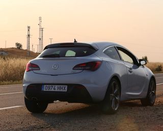 Opel Astra J GTC SPORTIVE 2012