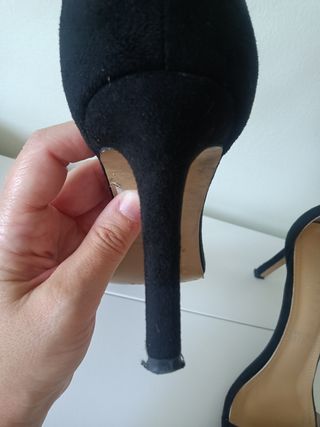 Sandalias negras de tira clásica ante 