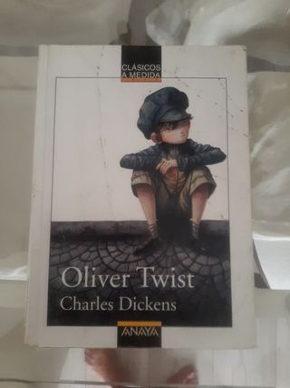 Libro Oliver Twist. De Charles Dickens