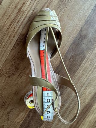 Sandalias piel tacón Bimba y Lola. T 38.