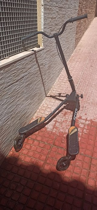 Mueble para CDs con persiana