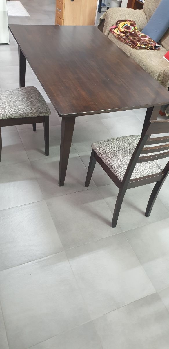 Vendo mesa y 2 sillas