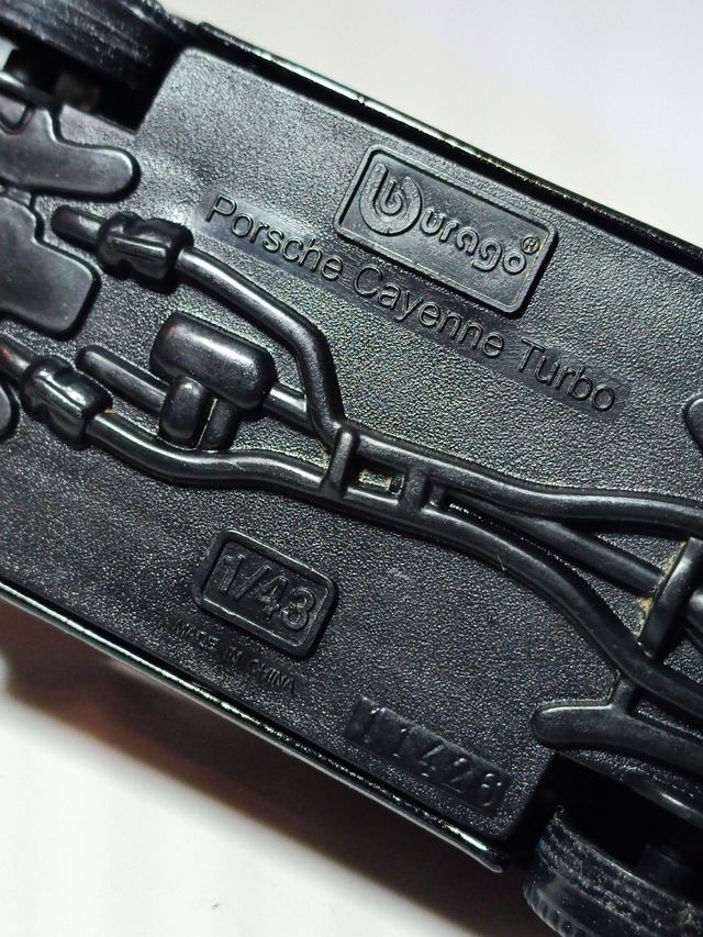 PORSCHE CAYENNE TURBO 1/43 BURAGO