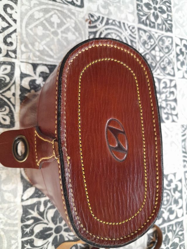 Termos de acero en estuche de piel forrado de lana