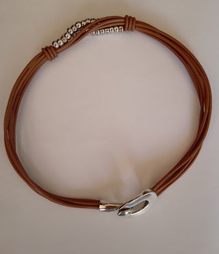 Pulsera cuero estilo Uno de 50.