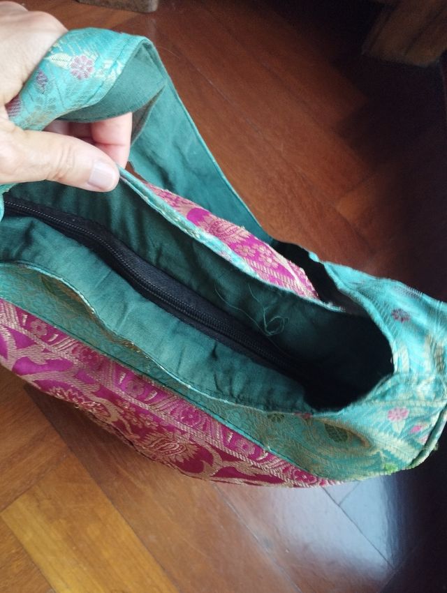 BOLSO HOMBRO TIPO BOHO EN TELA SEDA COLO