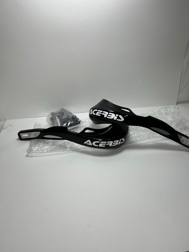 Paramanos acerbis pro negros