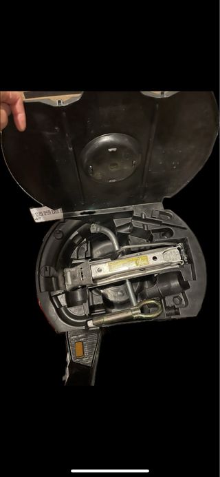 Caja de heramientas de coche (gato elevador).