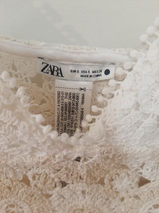 Crop top de tirantes, crochet, crudo y beige