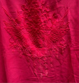 Camiseta fantasia fucsia dos texturas