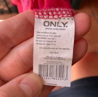 Camiseta fantasia fucsia dos texturas
