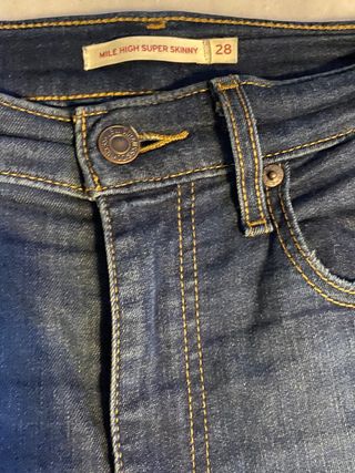 Pantalón vaquero azul Levi’s. Nuevo. T. 28(36)
