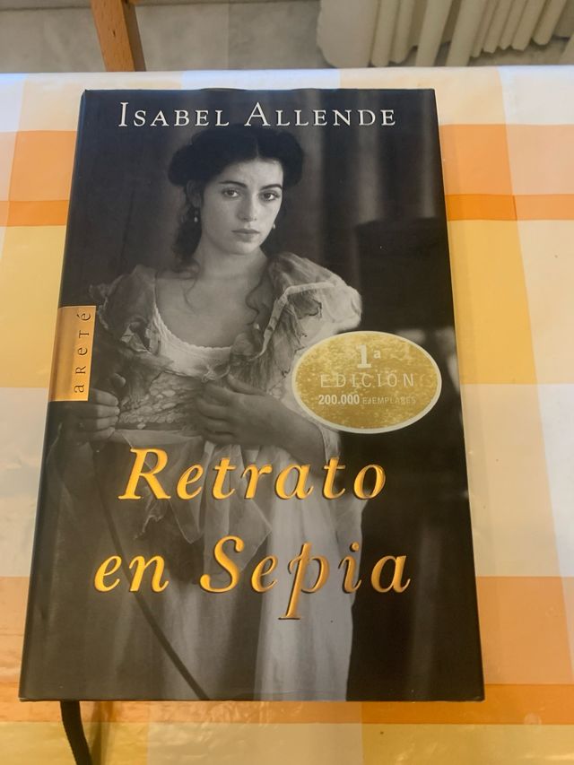 Libro retrato en sepia