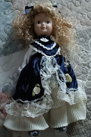 Bambole in porcellana Arias