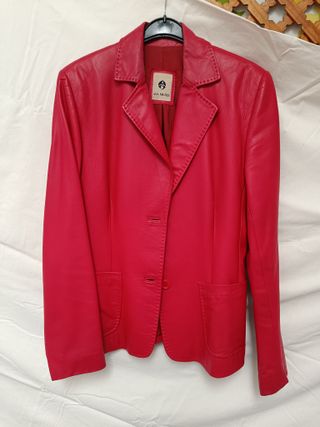 Preciosa chaqueta de piel rojo/fussia