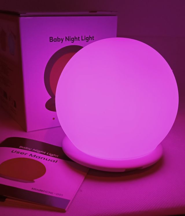 Pallina bianca colorata morbida luce notturna