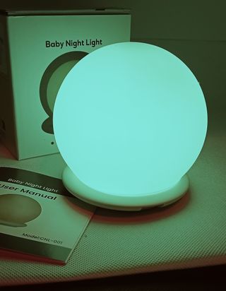 Pallina bianca colorata morbida luce notturna