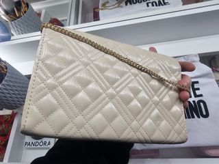 BOLSL LOVE MOSCHINO CON ETIQUETAS Y BOLS