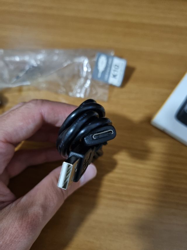 Auricolari + manuale + cavo originali LG